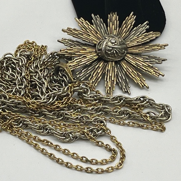 Vintage ART CO. Starburst/ Triple Flower, chained necklace. - Picture 6 of 10